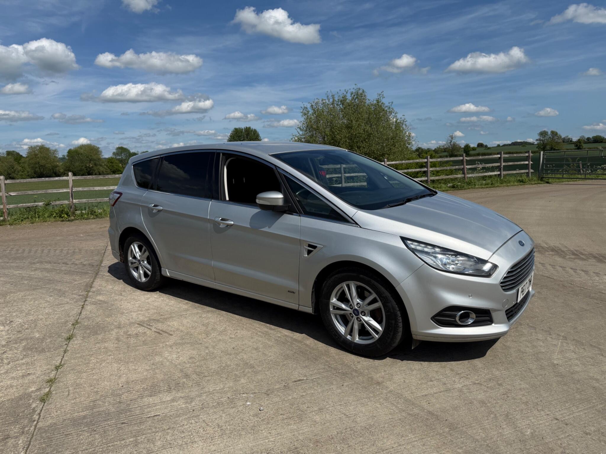 Ford S-Max 2.0 TDCi Titanium Euro 6 (s/s) 5dr — photo 58 of 102